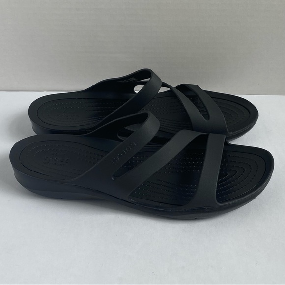 womens crocs sandals size 7